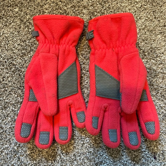The north face, pink winter gloves with finger pads - Picture 2 of 3